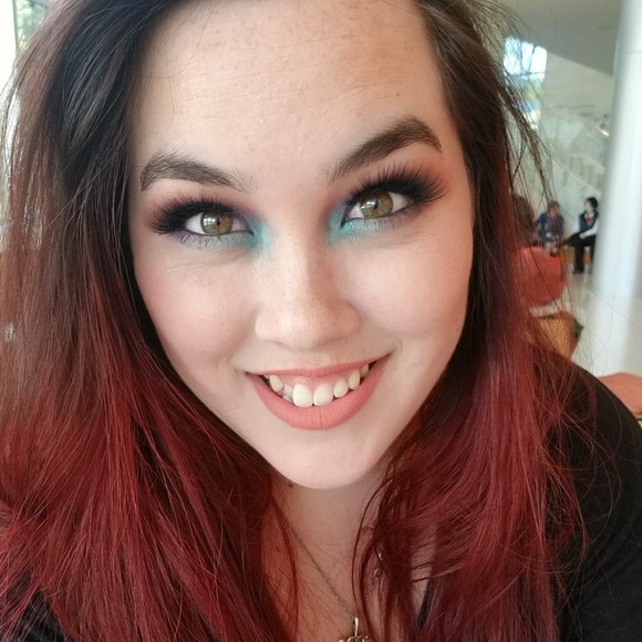 Meet your Posher, Alyssa - Picture 1 of 1